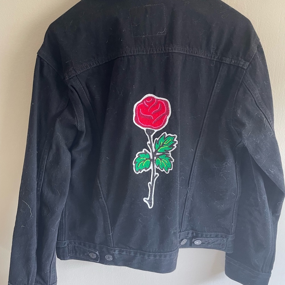 Womens Levi’s Jean Jacket w/ Rose on back